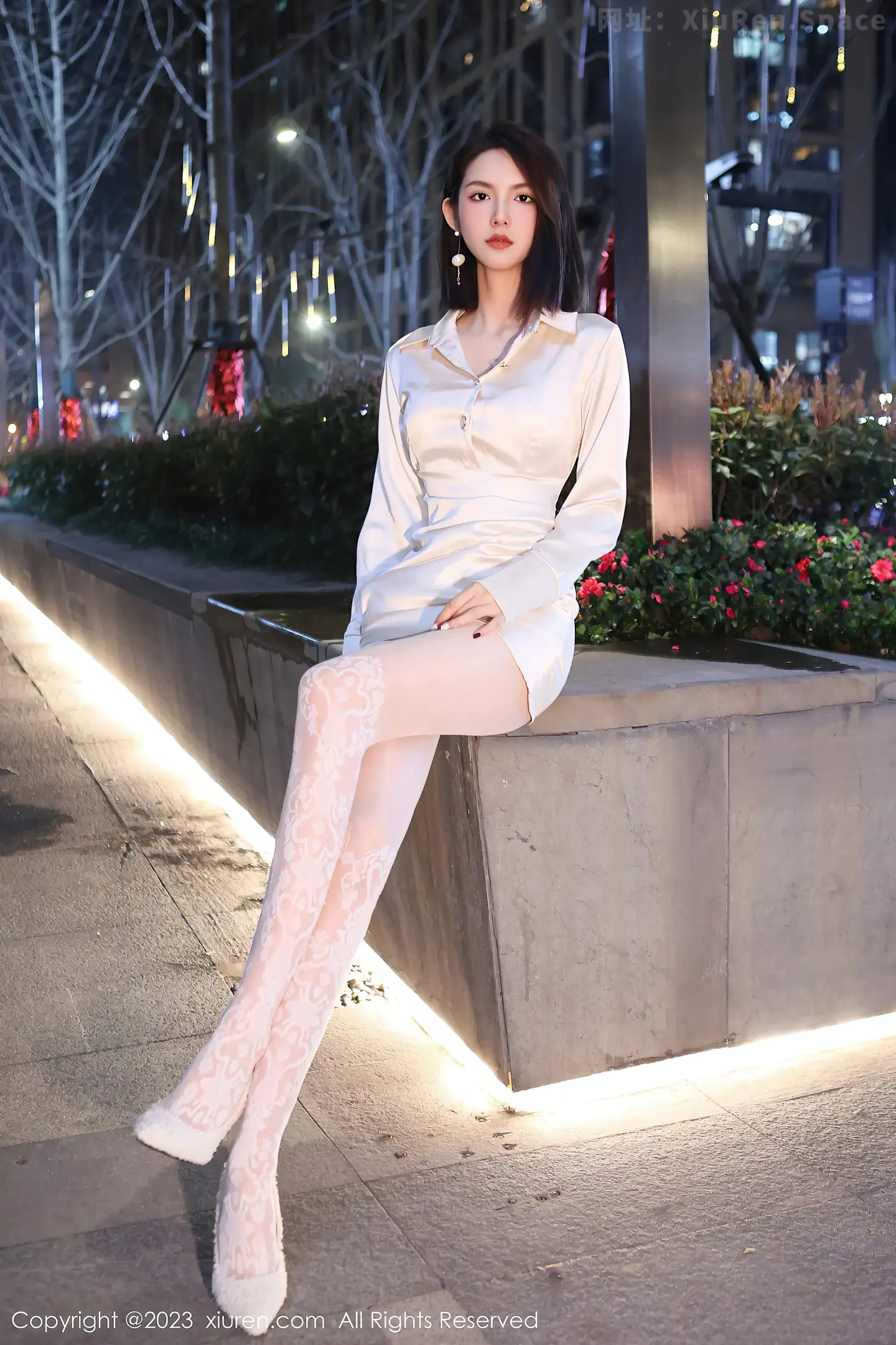 图片[6]-[XiuRen秀人网] 2023.03.10 VOL.6393 乔一一 白色连衣裙与性感内衣加白色丝袜美腿私房写真集-秀人网官方网站